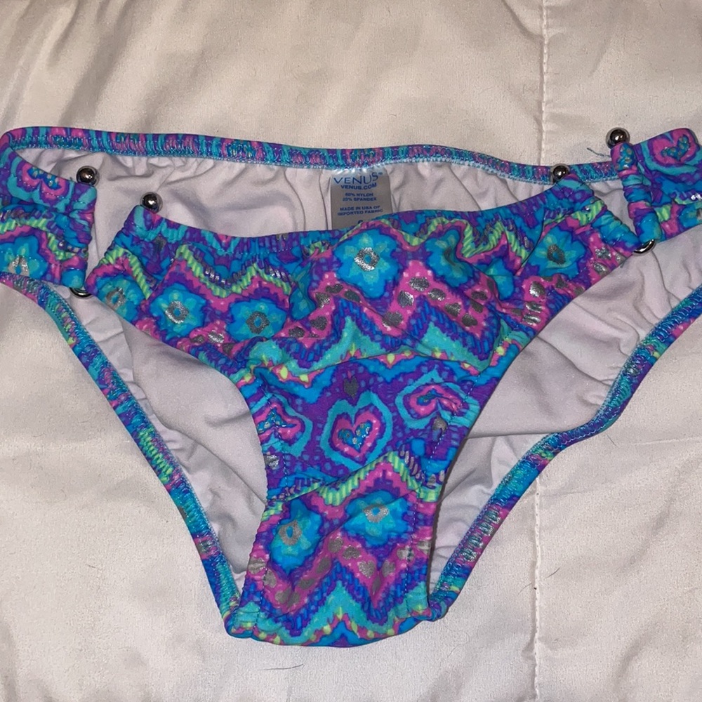 Bikini - Picture 4 of 4